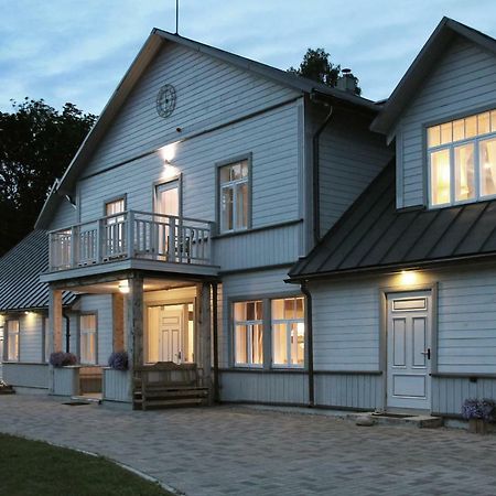 Meke Hotel Mustkalni Buitenkant foto