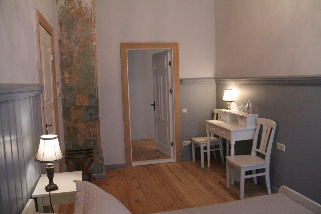 Meke Hotel Mustkalni Buitenkant foto