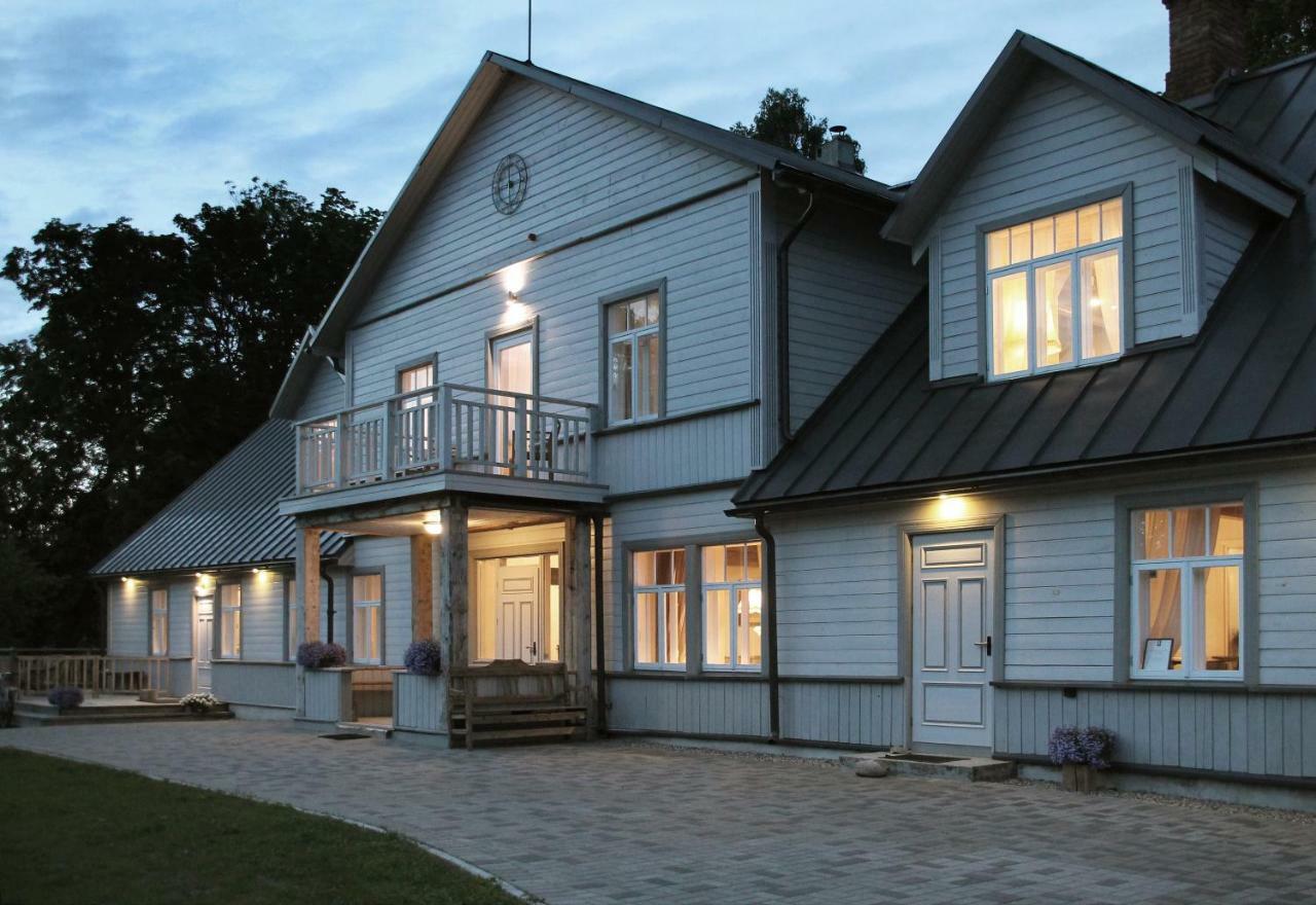 Meke Hotel Mustkalni Buitenkant foto