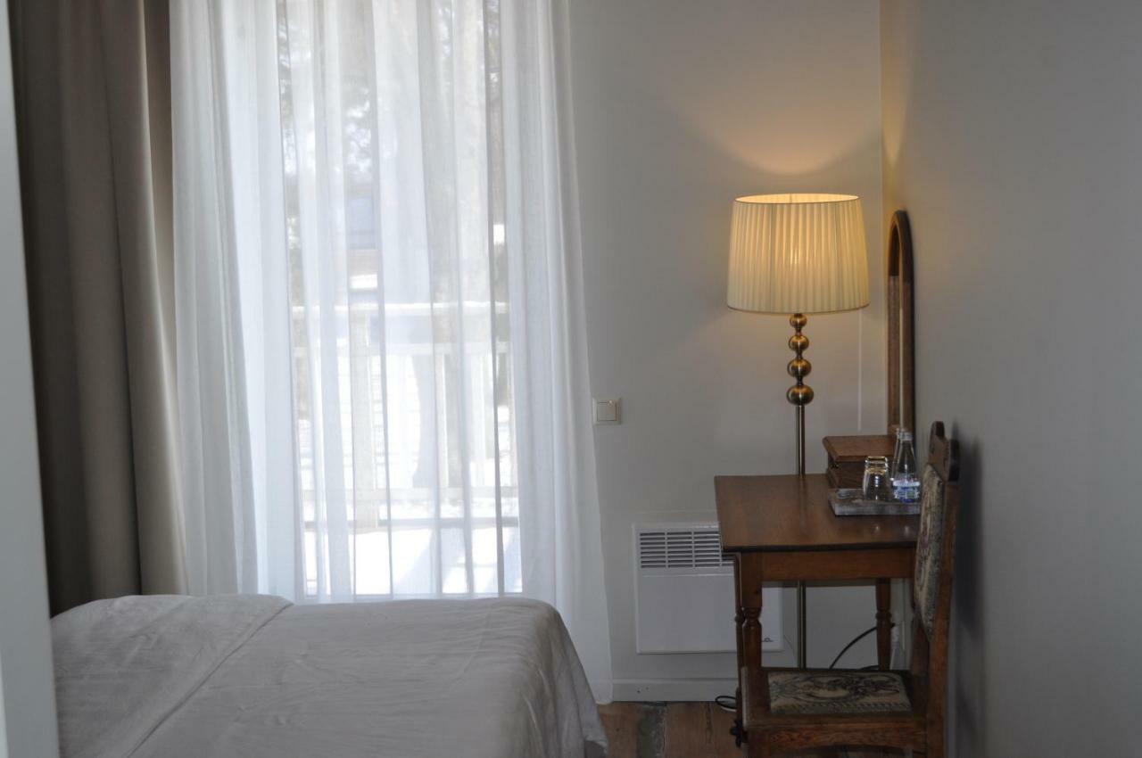 Meke Hotel Mustkalni Buitenkant foto
