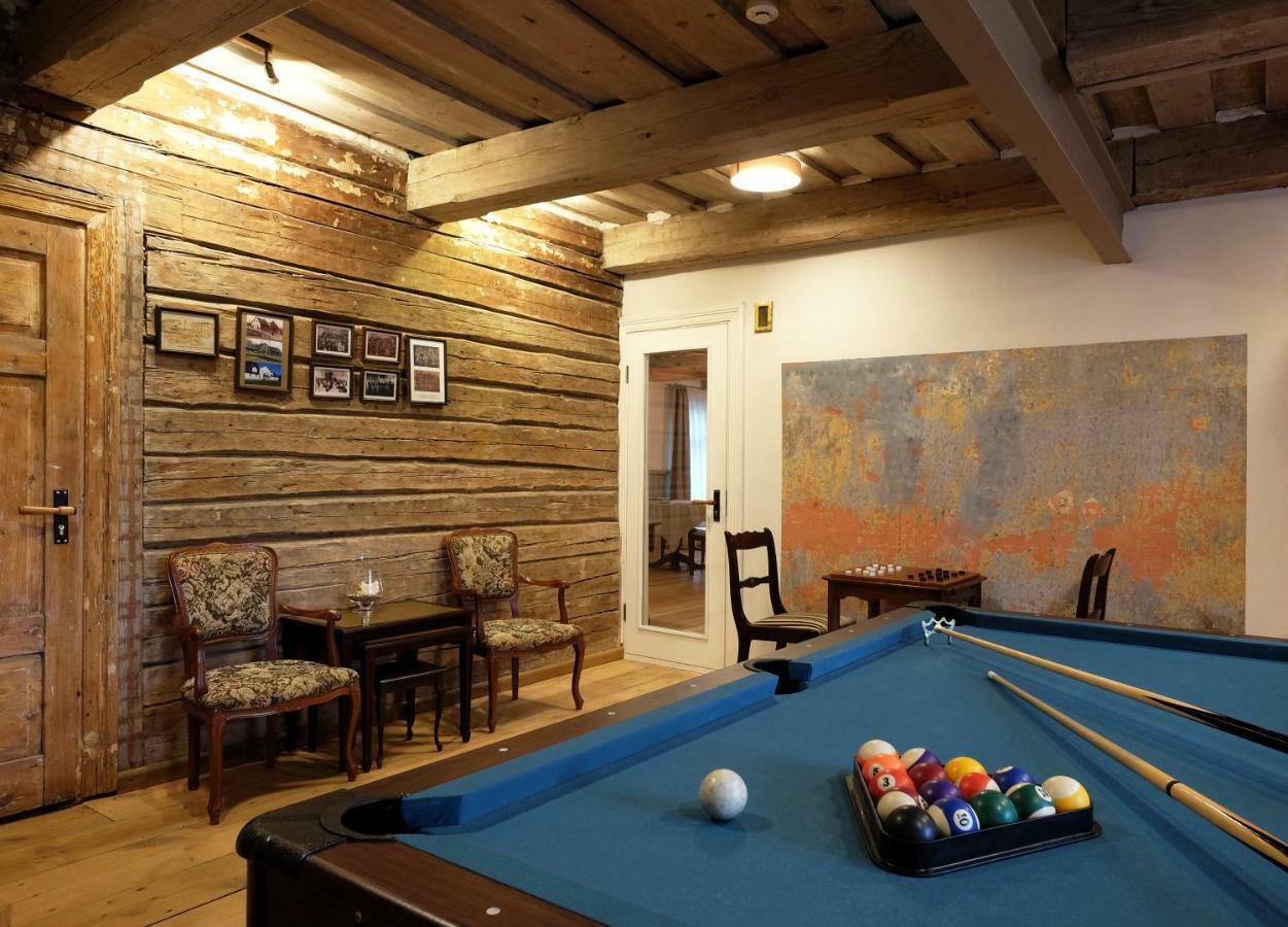 Meke Hotel Mustkalni Buitenkant foto