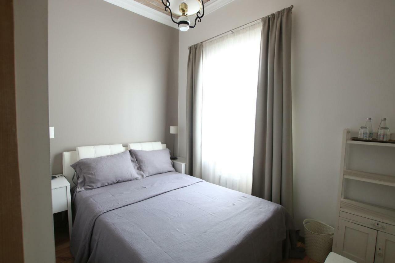 Meke Hotel Mustkalni Buitenkant foto