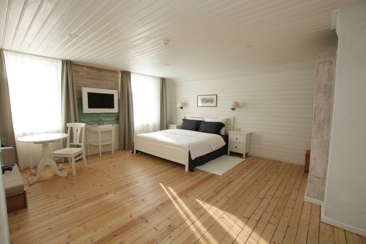 Meke Hotel Mustkalni Buitenkant foto